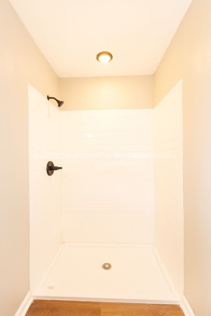 Building Photo - 1127 Clermont Dr
