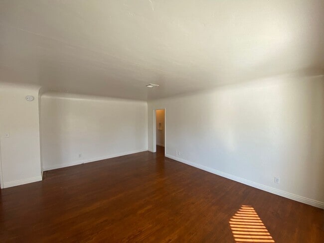 Building Photo - 801 S Sowell St