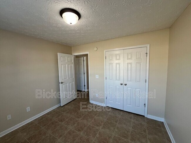 Building Photo - 14 Brentwood Dr