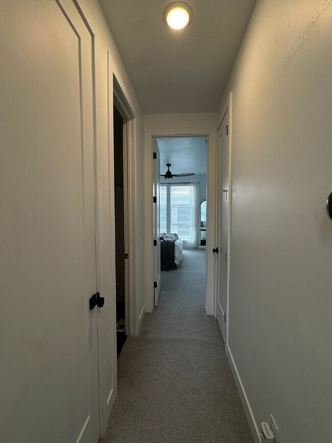 Building Photo - "Spacious 4-Bed Townhouse with Scenic Views & Rooftop Patio in American Fork!"