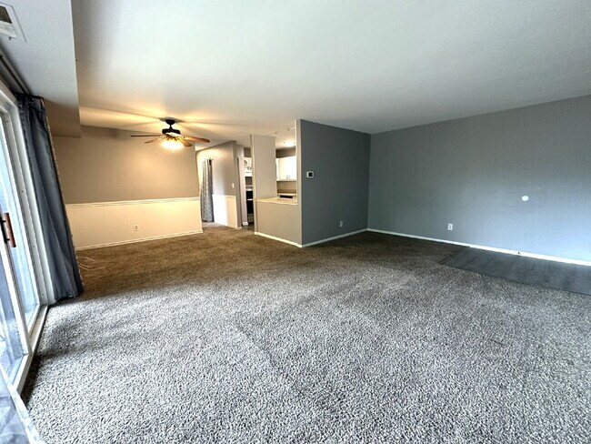 Building Photo - LEASE PENDING! Second Floor Condo in Reisterstown