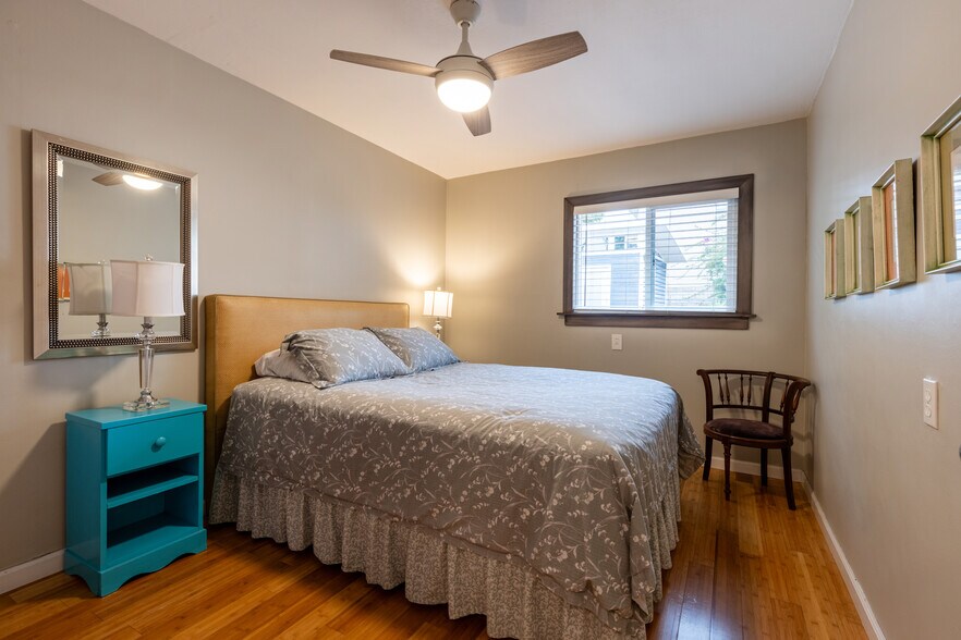 Second bedroom with queen bed - 805 Regal Rd