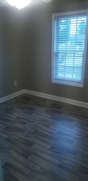 Building Photo - 3706 Pioneer Dr