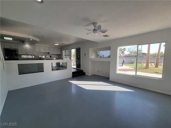 Building Photo - 2094 Silver Breeze Ave