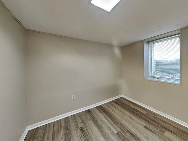 Building Photo - 3101 Nevada Ave S