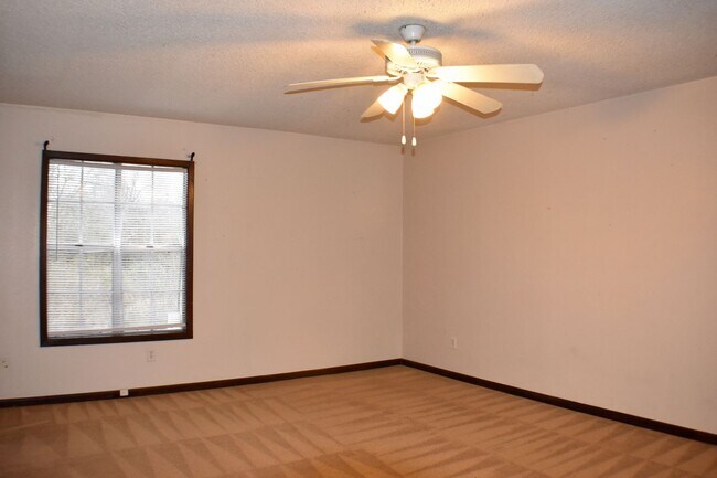 Building Photo - 214 Rials Dr