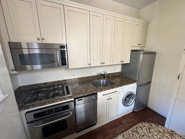 Building Photo - 2351 N Cleveland Ave