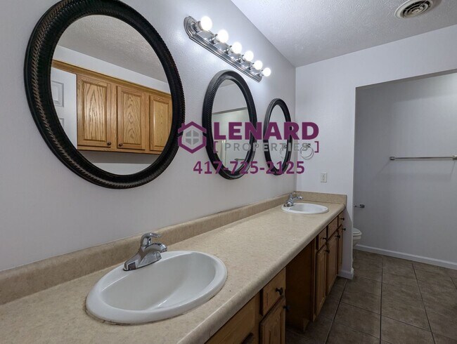 Building Photo - 3 Bedroom Home!