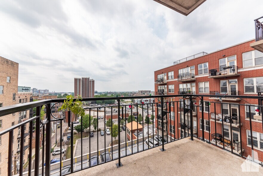 Building Photo - 6 S Laflin St