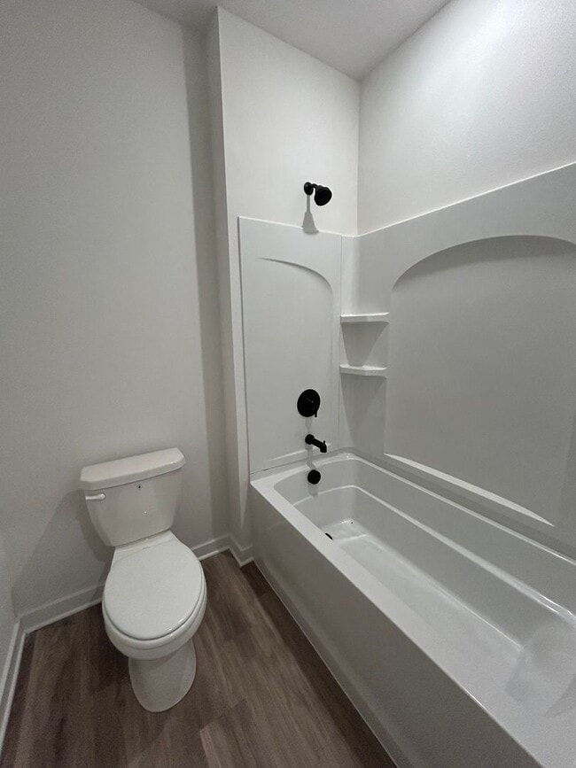Building Photo - Modern Luxury Living in the Heart of Siloa...