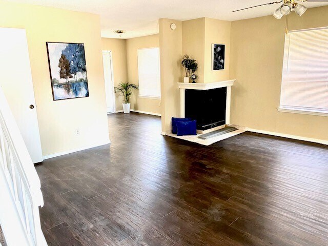 Building Photo - ARLINGTON COZY HOME 3/2/2