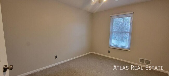 Building Photo - 1009 NE 99th St