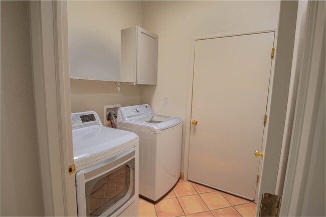 Building Photo - 2656 Bearcat Dr