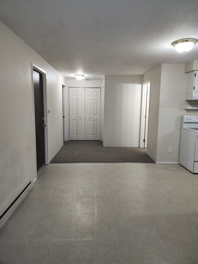 Building Photo - 2bed 1bath Duplex