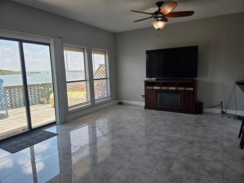 Building Photo - 15337 Bonasse Ct
