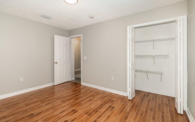 Building Photo - Coastal Living, Close to the Beaches, Comm...