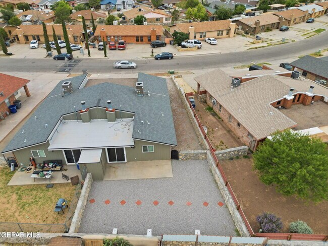 Building Photo - 3540 E Glen Dr