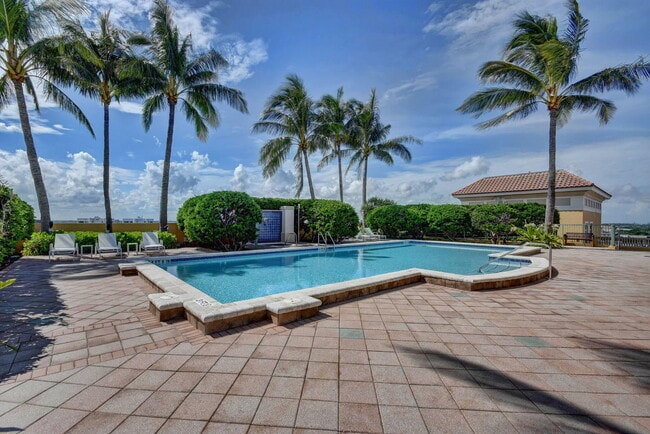 Building Photo - 403 S Sapodilla Ave