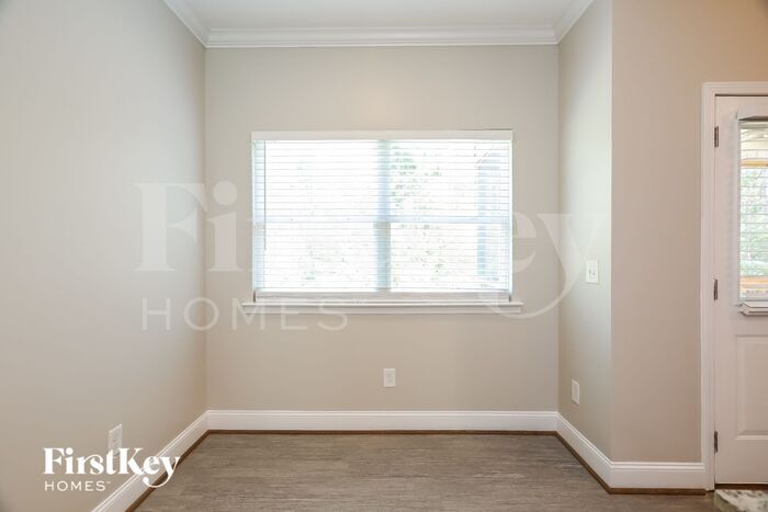 Building Photo - 165 Whispering Way