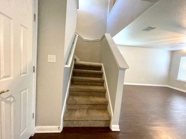 Building Photo - 10814 Gallop Falls