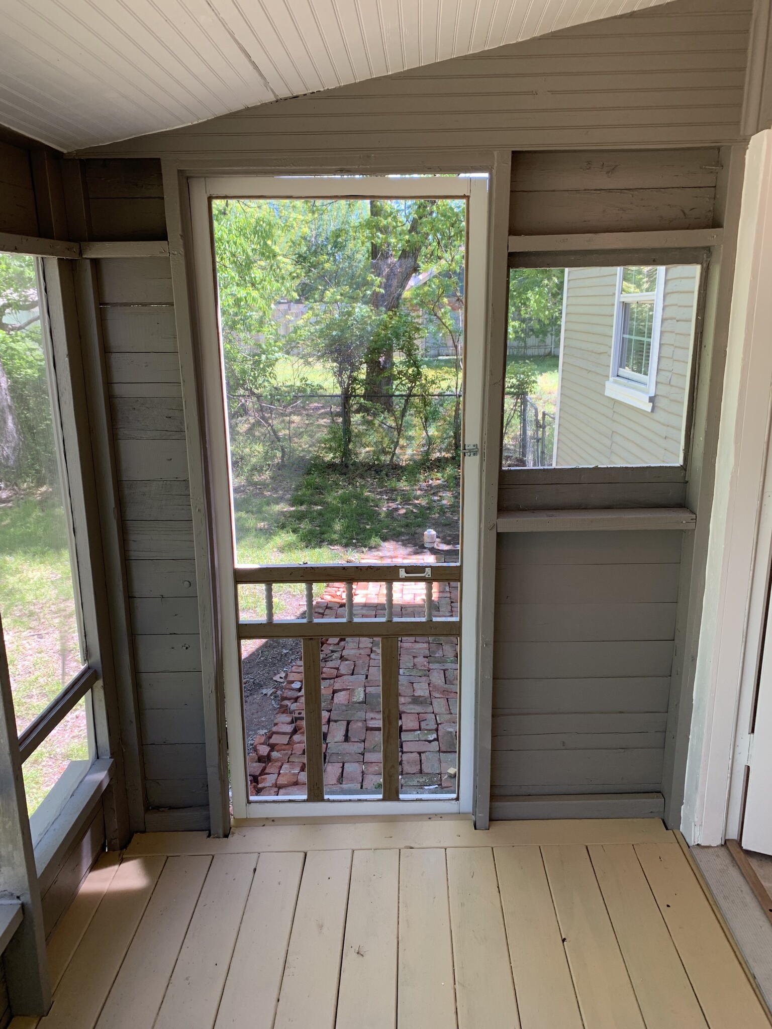 Building Photo - 519 E Evergreen St