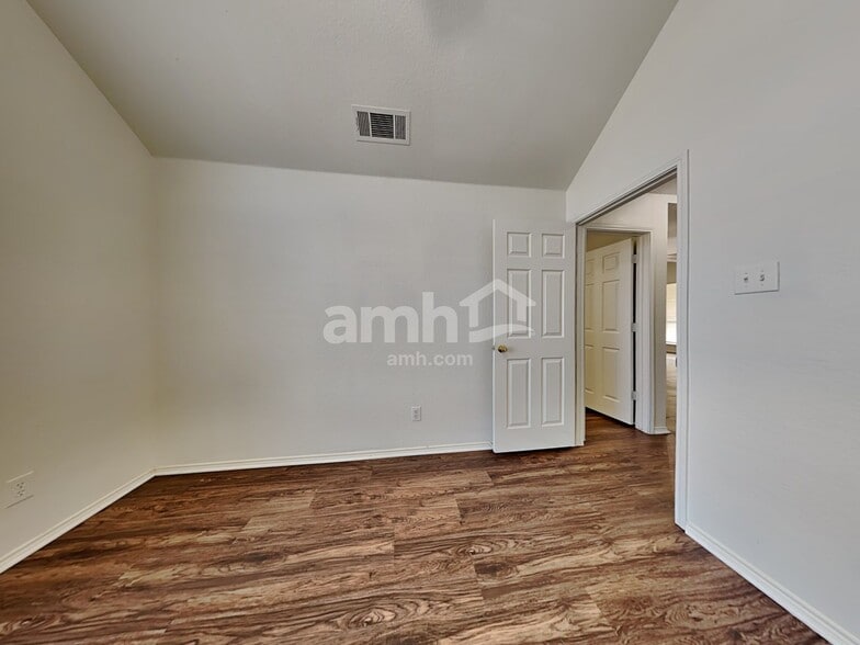 Building Photo - 1013 White Marlin Dr