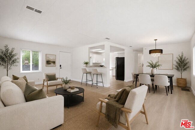 Building Photo - 6033 Fallbrook Ave