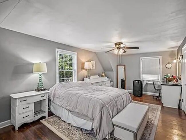 Building Photo - Incredible, executive, fully furnished, im...