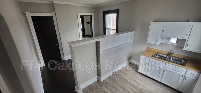 Building Photo - 431 W Ash St