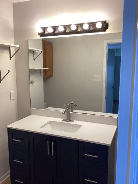 Building Photo - 12136 Thompkins Dr