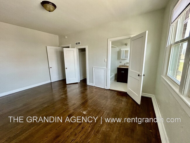Building Photo - 202 Elm Ave