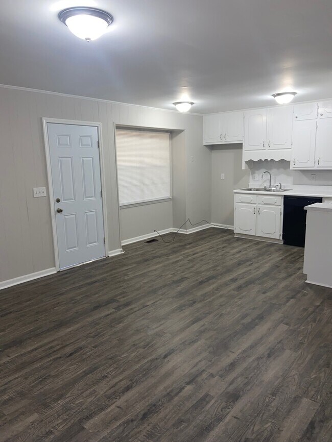 Building Photo - 600 20th Ct NE Center Point, AL 35215