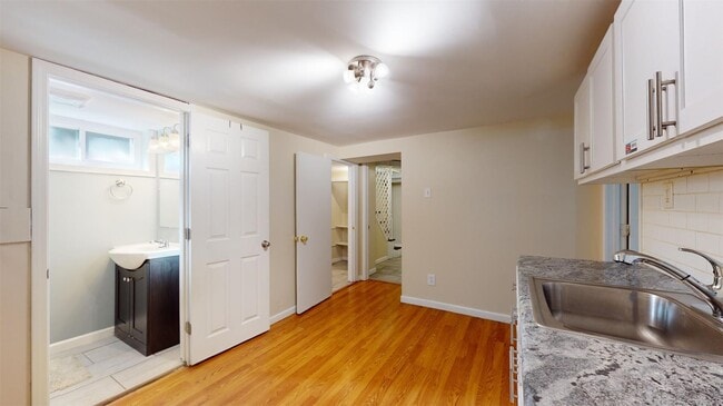 Building Photo - 7030 Clayton Rd