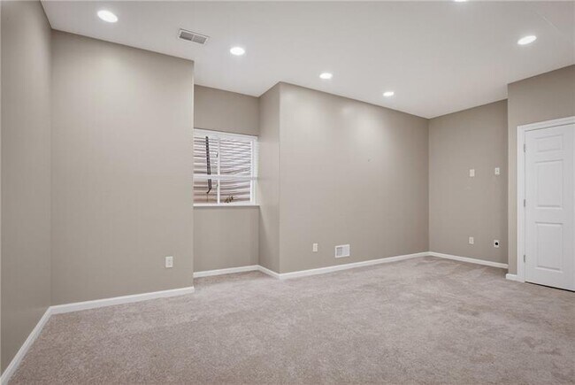 Building Photo - 402 Georgetowne Ct