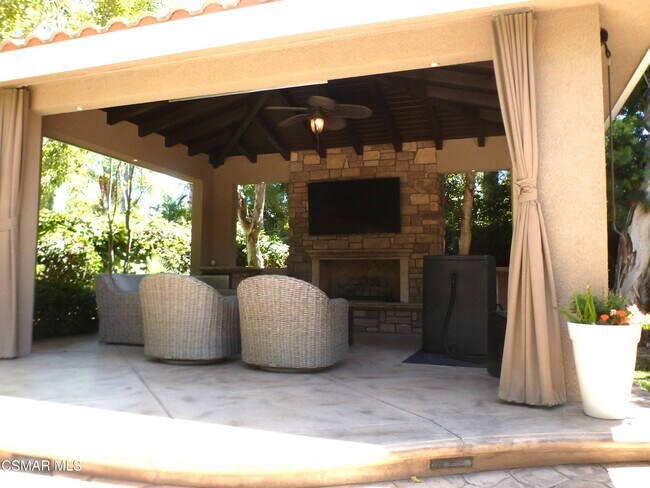 Building Photo - 48 Golden Glen Dr