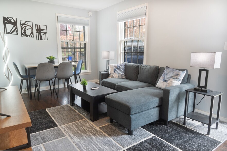 Building Photo - 202 S Washington St