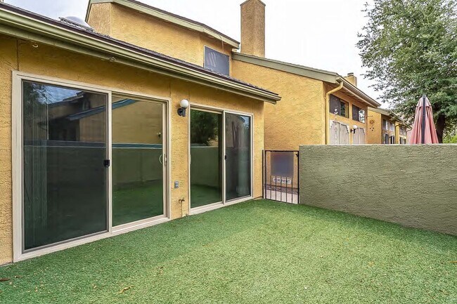Building Photo - 3874 Paseo de Las Canchas