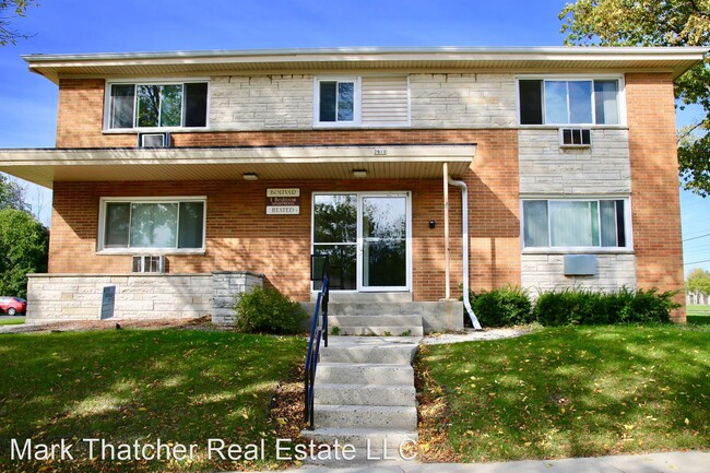 Building Photo - 2910 E Bolivar Ave