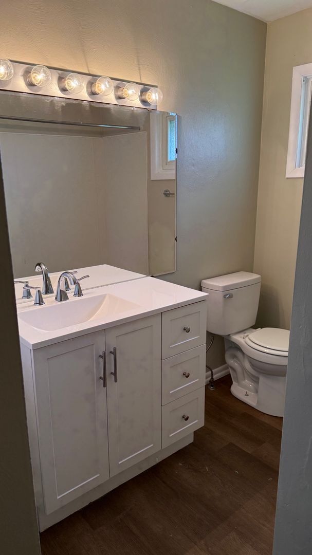 Building Photo - HALF DUPLEX W/ GARAGE MADISON SCHOOLS!