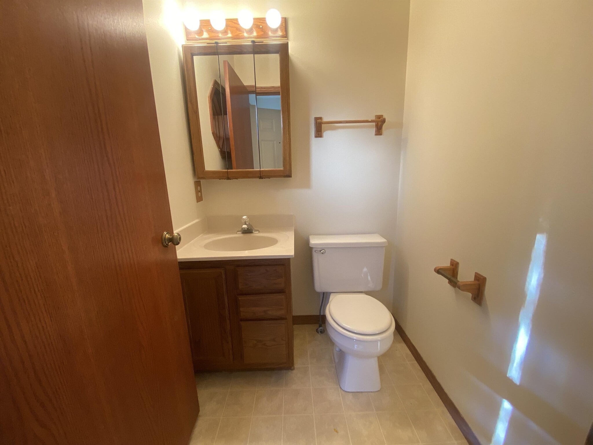 Building Photo - 903 Clarmar Dr