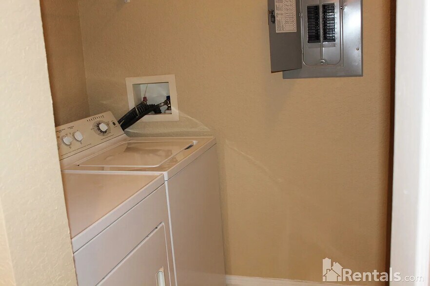 Building Photo - 841 Grand Regency Pointe