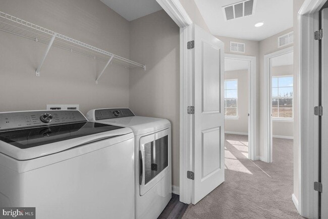 Building Photo - 569 Seeback Dr