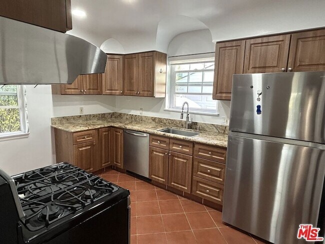 Building Photo - 3161 Vera Ave