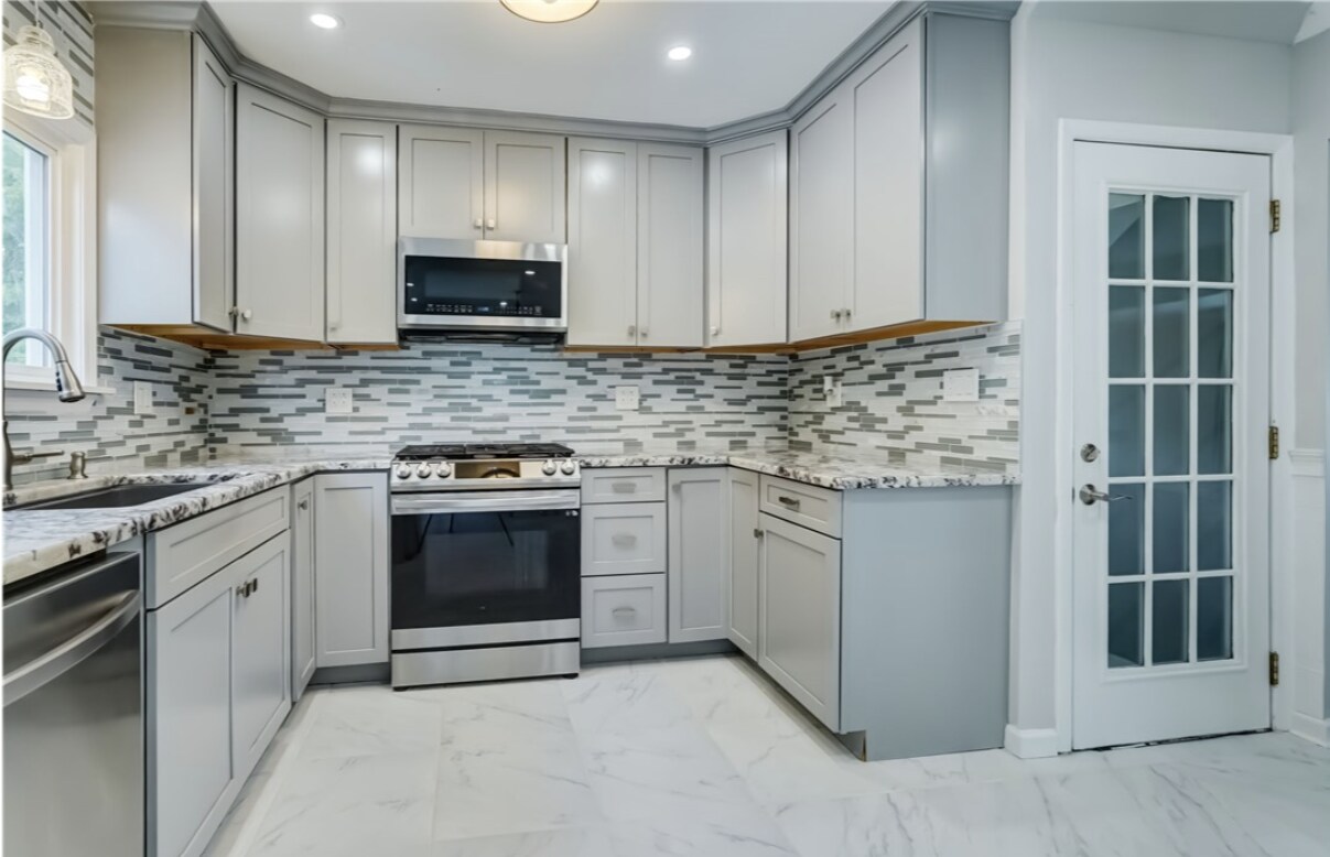 Building Photo - 138 Cherry Rd