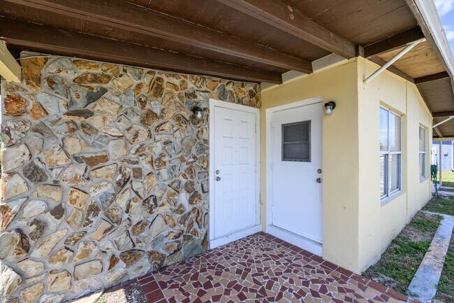 Building Photo - 510 Sharon Cir