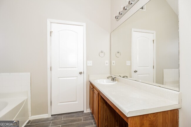 Building Photo - 2403 Brookgate Way