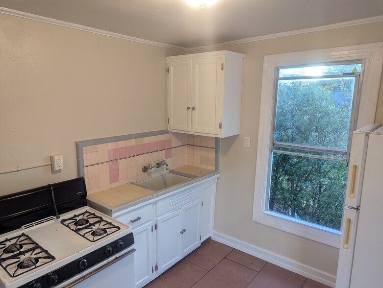 Kitchen - 2914 Harper Street
