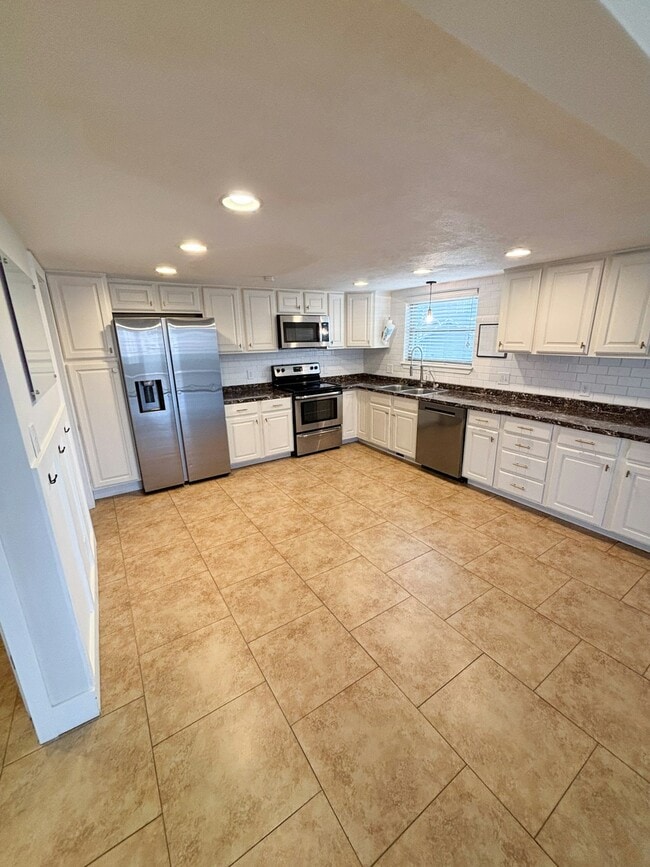 Building Photo - 1657 N 645 W St