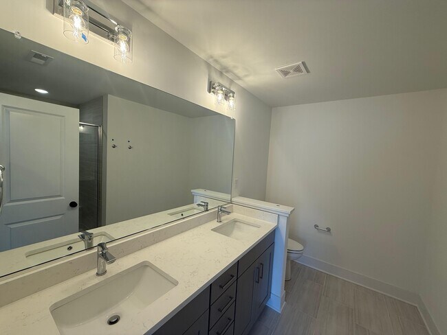 Building Photo - 15390 Oasis Sun Aly