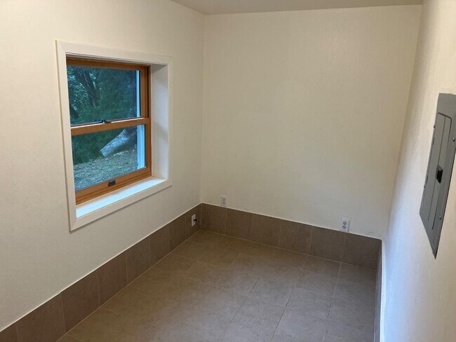 Building Photo - 218 Swett Rd